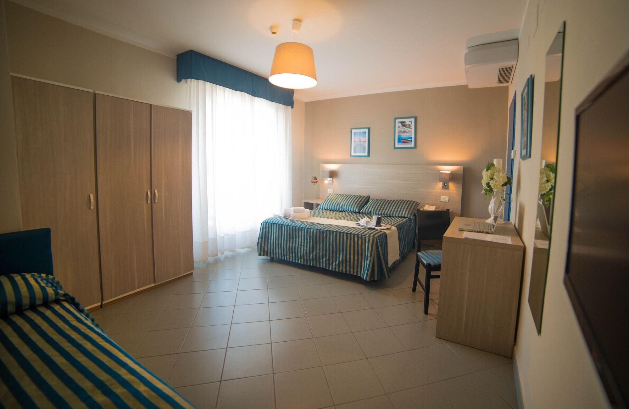 Hg Hotel Il Settebello Марина ди Чечина Екстериор снимка