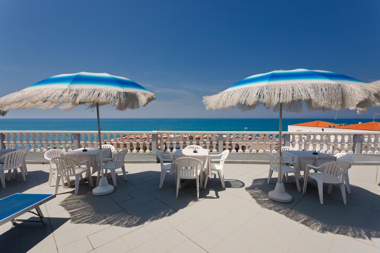 Hg Hotel Il Settebello Марина ди Чечина Екстериор снимка