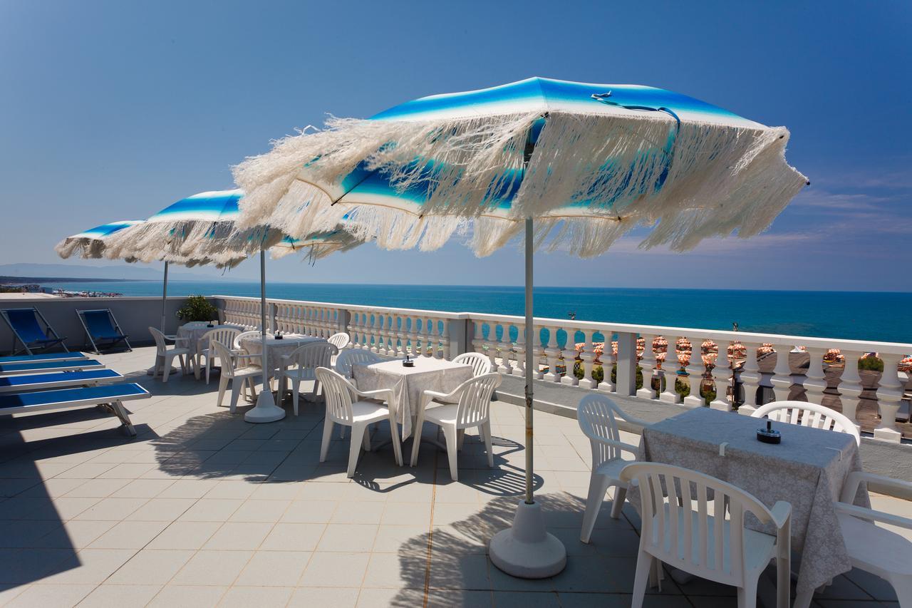 Hg Hotel Il Settebello Марина ди Чечина Екстериор снимка